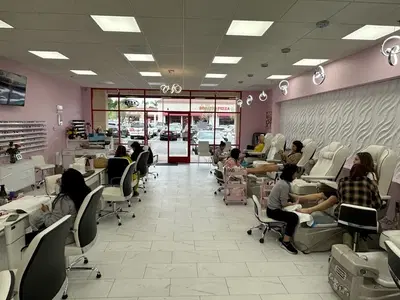 Bella Luna - A salon for Nail