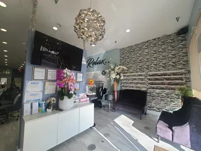 Glowzy Nail Bar