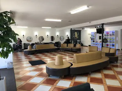 Andrea Bravo Salon