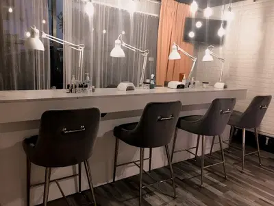 Secretive nail bar