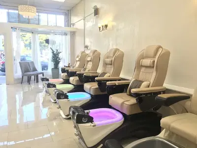 Lee's Nails