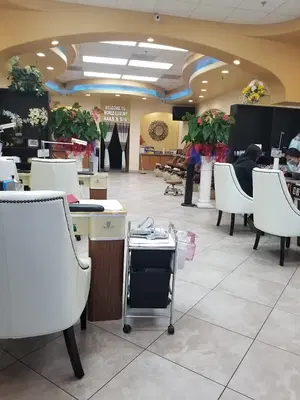 World Luxury Nails & Spa