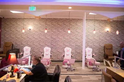 VIP NAILS & SPA