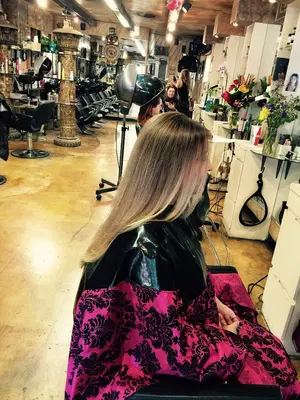 Louise at salon incognito