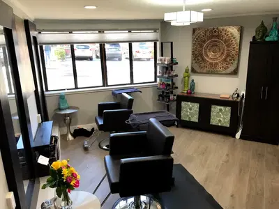 Salon Lucid