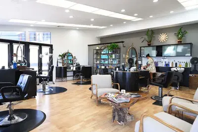 Salon Del Mar