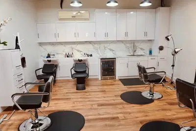 M the Salon