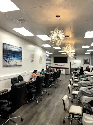 Elegant Nails & Hair
