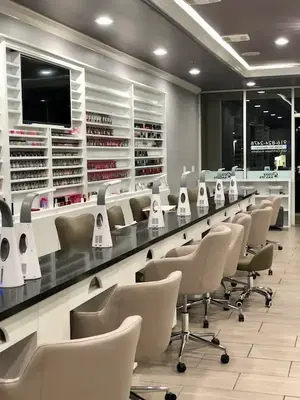 Glossy Nail Spa