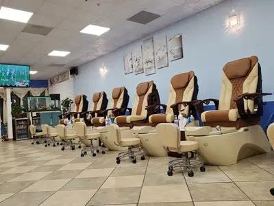 Lux Nails
