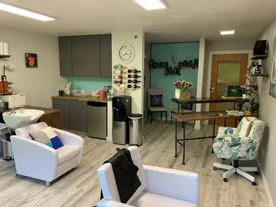 Sandy Waves Salon