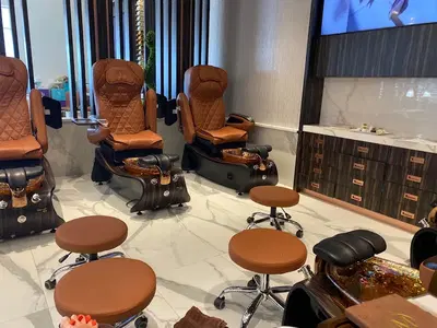 M. Vince' Nail Spa