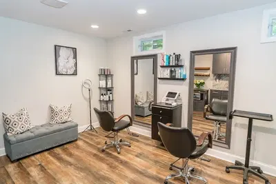 BriAry Salon Suites