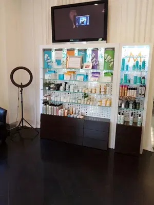 Robert Cris Salon