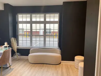 VRNSH Studio - Nail Salon