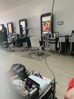 B & D Beauty Salon
