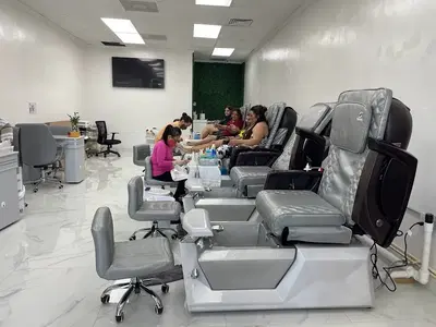 Nails 2000