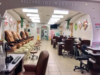 Family Nails