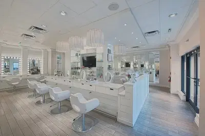 Cloud 10 Blow Dry Bar & Beauty Salon