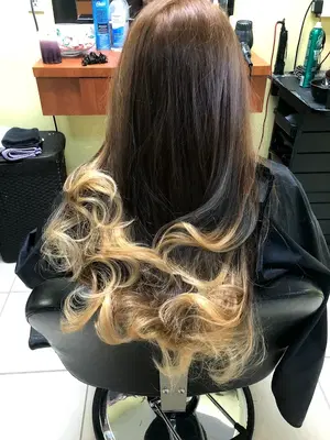Valeska’s Hair Design (dominican salon)