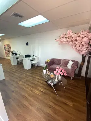 Royal Salon | Nails | Lashes | Brows |