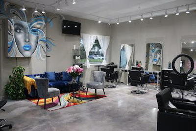 Rubia Correa Salon