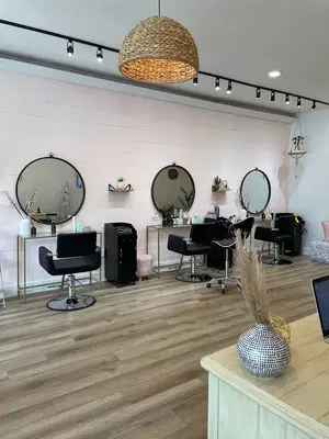 Meura Salon