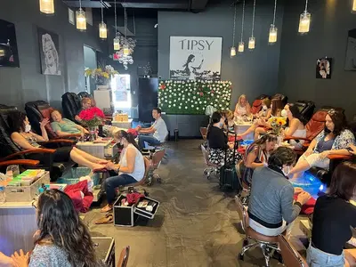 Tipsy SalonBar