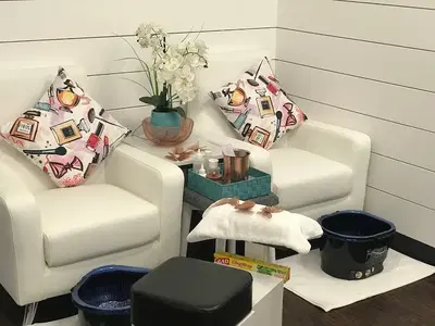 Leah's Beauty Bar LLC