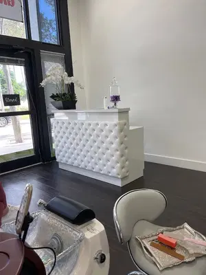 La Vella Nails & Beauty Spa