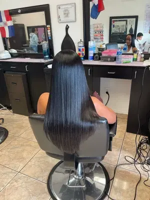 Yoly Dominican Salon