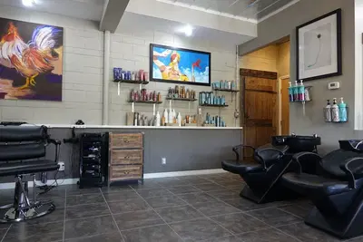 Mo's Garage Salon Experience