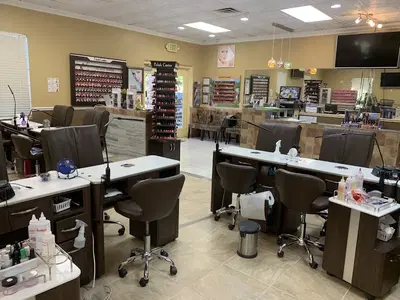 Pretty Nails & Spa 2