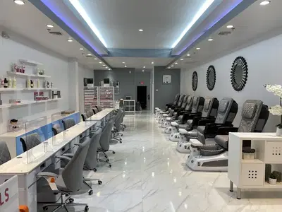 SI Nails & Spa