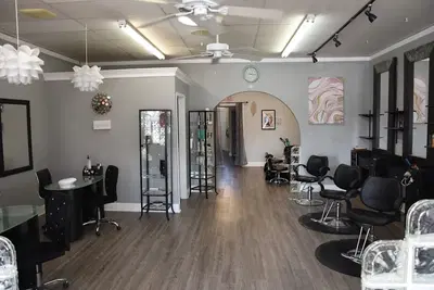 The House of Glitter Salon and Spa Llc