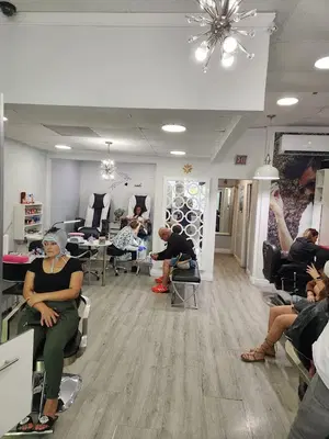 Hollywood Beauty Salon