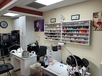 Ivory Unisex Beauty Salon