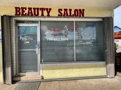 Las Lolas beauty salón (yorly)