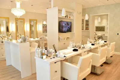 Blow to Paris | Blow dry & Nail Salon