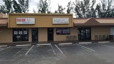 Salon 44