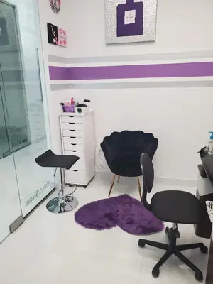 Glamour Girlz Nail Salon.