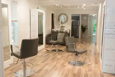 lmbue Salon
