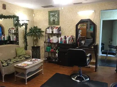 Maxwell's House Salon