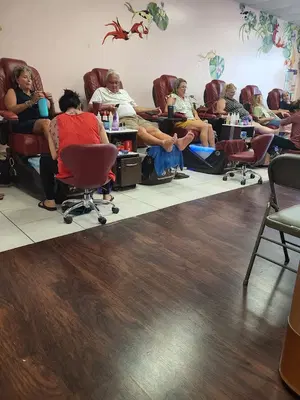 L a Nail