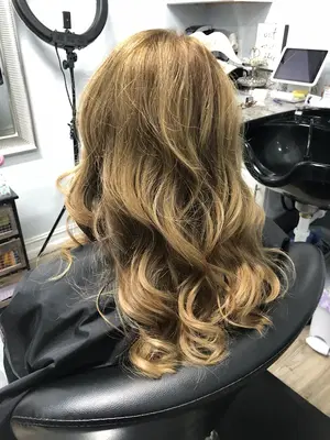 Jenny Tames Manes, Hair Studio