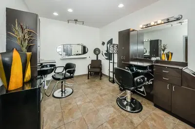 Salon Suites on Main