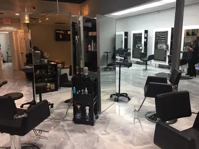 LeAnn Salonbar Hair & Nails