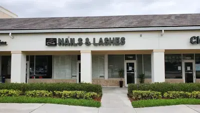 ROYAL NAILS & LASHES