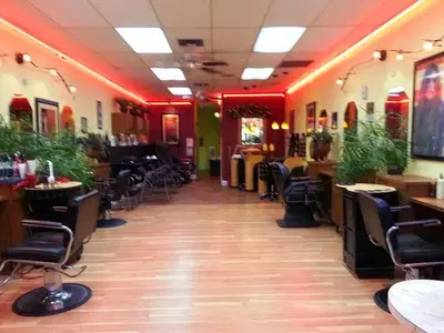 Cut N Curl Beauty Salon