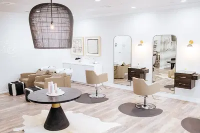 Bronde and Mane Salon